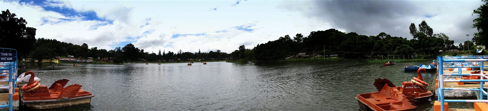 ஏற்காடு ஏரியின் முழுக் காட்சி